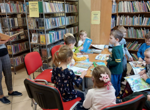 Grupa "Motylki" zwiedza Bibliotekę