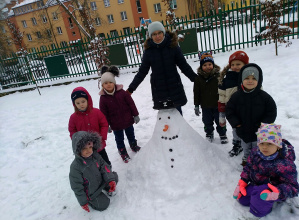 Słoneczek zabawy na śniegu