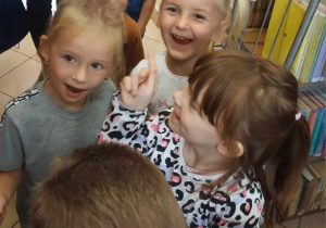 Gr. "Biedronki" w bibliotece