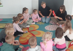 Dzieci grają