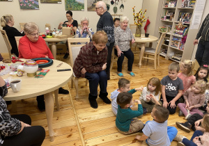 Dzieci śpiewają piosenki