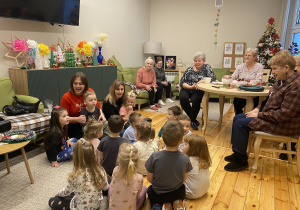 Dzieci śpiewają piosenki