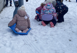 Zimowe zabawy na śniegu