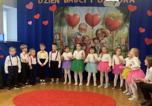 Dzieci śpiewają piosenki